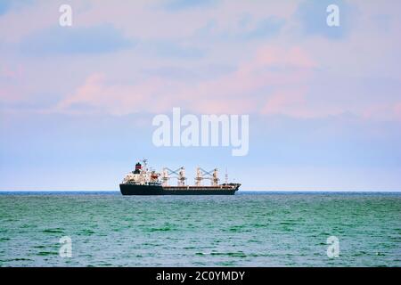 Schiff auf das offene Meer Stockfoto