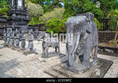 Grab von Khai Dinh mit Manadarin-Wachmann in Hue, Vietnam an einem Sommertag Stockfoto