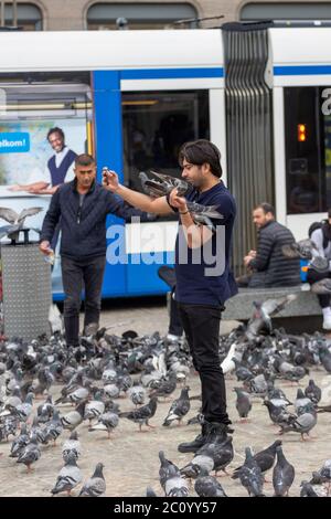 Menschen in Dam Platz, Amsterdam, Niederlande Stockfoto