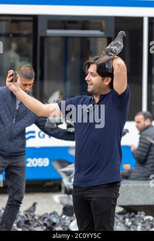 Menschen in Dam Platz, Amsterdam, Niederlande Stockfoto