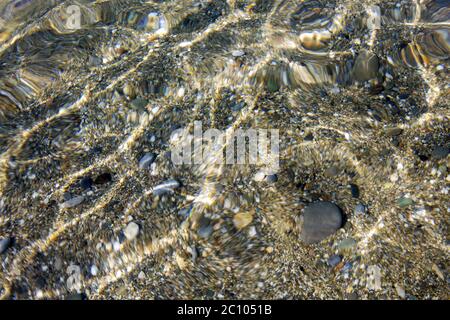 Glänzende blaue Wasser plätschern Hintergrund Stockfoto