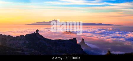 Grand Canary Island. Mirador Roque Nublo . Atemberaubende Berge über Sonnenuntergang und Blick auf Teneriffa. Stockfoto