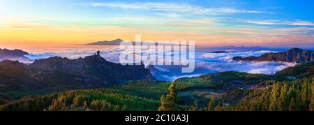 Grand Canary Island. Mirador Roque Nublo . Atemberaubende Berge über Sonnenuntergang und Blick auf Teneriffa. Stockfoto