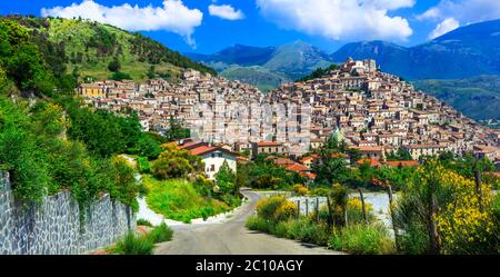 Italien Reisen. Eines der schönsten mittelalterlichen Dörfer (borgo) von Kalabrien - Morano Calabro Stockfoto