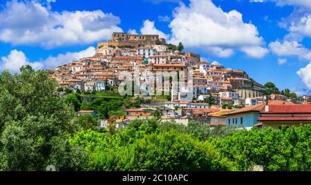 Malerische mittelalterliche Dörfer (borgo) von Kalabrien. Rocca Imperiale in der Provinz Cosenza, Italien Stockfoto