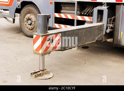 LKW-Ausleger Beine verlängert zu stabilisieren. Stockfoto