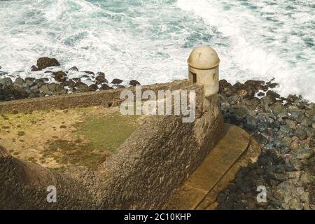 Setry Box mit Blick auf Atlantik auf El Morro Festung, San Juan, Puerto Rico Stockfoto