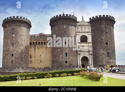 Castel nuovo (Neues Schloss) oder Schloss von Maschio Angioino in Neapel, Italien. Stockfoto