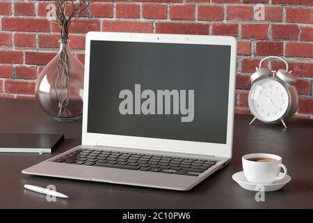 Arbeitsplatz mit Laptop-Modell. Dunkler Holzschreibtisch und rote Ziegelwand. Seitenansicht. Beschneidungspfad um den Laptop-Bildschirm. 3d-Illustration Stockfoto