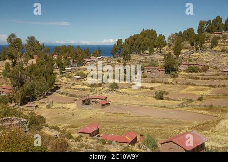 Häuser der lokalen peruanischen Peope Leben auf Taquile Insel am Titicaca-See in Puno Peru Stockfoto