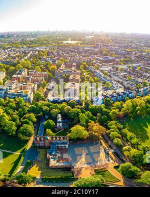 Luftaufnahme von Kensington am Morgen, London, Großbritannien Stockfoto