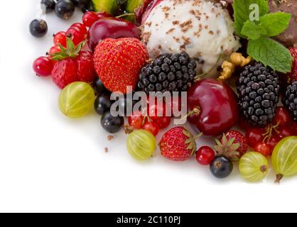 Reife Früchte und Eis. Stockfoto