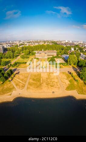 Luftaufnahme des Kensington Palace und des runden Teiches im Hyde Park, London Stockfoto