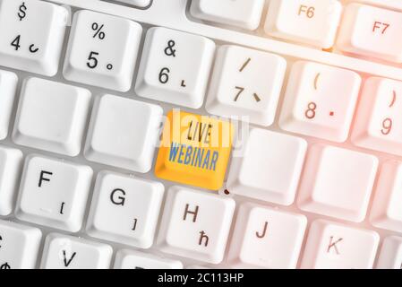 Live-Webinar: Text schreiben. Geschäftsfoto mit Internet Education Chat Chat-Chat auf Kommunikation Digital Web und Social Stockfoto