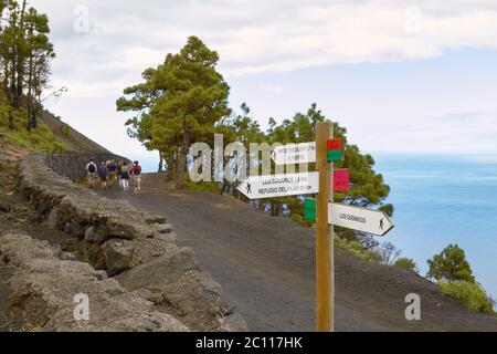 Menschen Wandern und vulkanische Tour auf Las Palmas auf den Kanarischen Inseln in Spanien Stockfoto