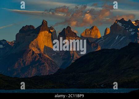 Sonnenaufgang Cuernos del Paine in Torres del Paine Chile Stockfoto