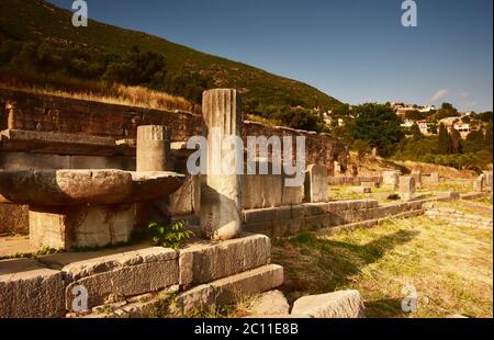 Überreste von Tempeln und Stadion an der archäologischen Stätte des antiken Messene auf dem Peloponnes, Griechenland Stockfoto