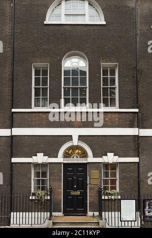 Pushkin House, London, ist eine eingetragene Wohltätigkeitsorganisation, die dem Pushkin House Trust gehört und von diesem geführt wird. Es unterstützt und fördert die Pracht, Reichtum und Schönheit o Stockfoto