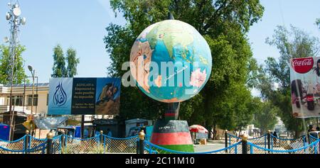 Erdkugel war Wahrzeichen in Jalalabad Stadt, Afghanistan Stockfoto