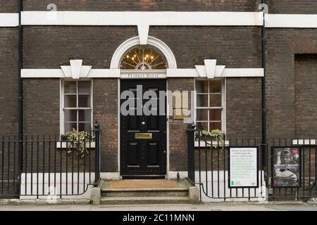 Pushkin House, London, ist eine eingetragene Wohltätigkeitsorganisation, die dem Pushkin House Trust gehört und von diesem geführt wird. Es unterstützt und fördert die Pracht, Reichtum und Schönheit o Stockfoto