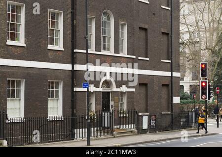 Pushkin House, London, ist eine eingetragene Wohltätigkeitsorganisation, die dem Pushkin House Trust gehört und von diesem geführt wird. Es unterstützt und fördert die Pracht, Reichtum und Schönheit o Stockfoto