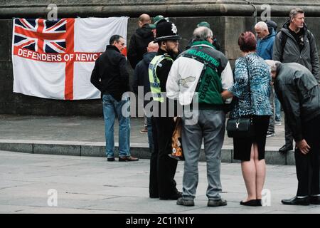 Schwarze Leben Angelegenheiten Protestierenden versammeln sich in Newcastle upon Tyne, Großbritannien. Stockfoto