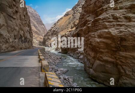 Strasse durch die Schlucht Stockfoto
