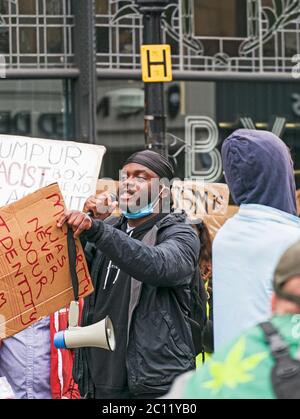 Newcastle upon Tyne, Großbritannien. Juni 2020. Protest der internationalen Menschenrechtsbewegung Black Lives Matter nach dem Tod von George Floyd in Minneapolis Minnesota am 25. Mai 2020. Joseph Gaul/Alamy News. Stockfoto