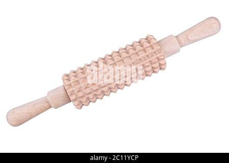 Holzpfeifholz auf dem Teig auf weißem Hintergrund Stockfoto