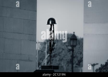 Amar Jyoti Jawan befindet sich am India Gate war Memorial in New Delhi, Indien. India Gate war Memorial ist der berühmteste Touristenort in Delhi. Stockfoto