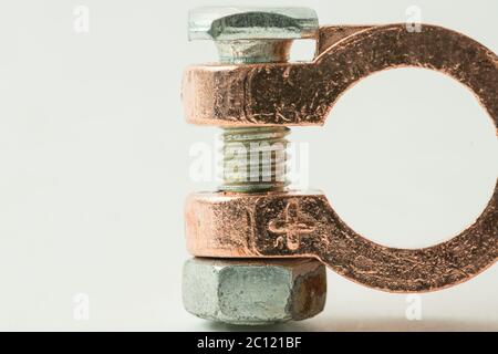 Batterie Klemme, isoliert auf weißem Hintergrund Stockfoto