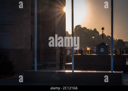 Rajpath Road vom India Gate war Memorial an Rashtrapati Bhavan. Die effizienteste Straße des Landes. Die Straße verbindet die Heimat des indischen Präsidenten. Stockfoto