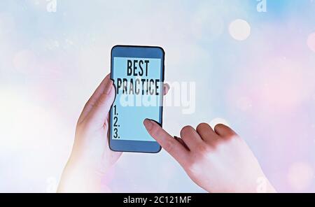 Schreiben Sie einen Hinweis mit Best Practices. Geschäftskonzept für Selective Focus bewährte Ideen für Erfolg und Effektivität Stockfoto
