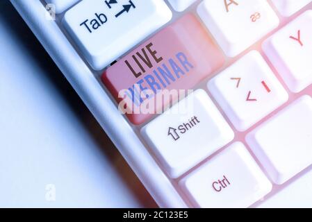 Live-Webinar: Text schreiben. Geschäftsfoto mit Internet Education Chat Chat-Chat auf Kommunikation Digital Web und Social Stockfoto