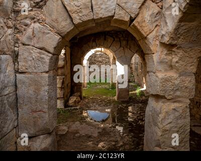 Die archäologische Stätte von Bulla Regia, Tunesien, bekannt für römische Ruinen der Hadrian-Ära unterirdischer Gehäuse als ein Mittel zum Schutz vor der heißen Sonne. Stockfoto