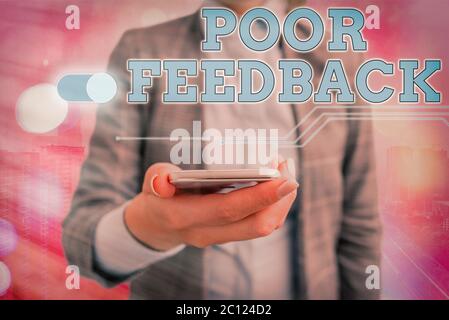 Textschild mit schlechtem Feedback. Geschäftsfoto mit einer Bewertung des angebotenen Produkts und Services mit niedriger Bewertung Stockfoto