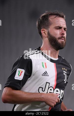 Turin, Italien. 12. Juni 2020. Spiel hinter verschlossenen Türen gespielt Coronavirus Notfall Miralem Pjanic Kredit: Unabhängige Fotoagentur/Alamy Live News Stockfoto