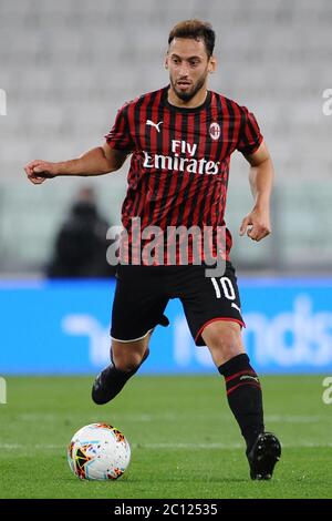 Turin, Italien. 12. Juni 2020. Spiel hinter verschlossenen Türen Coronavirus Notfall abgebildet hakan calhanoglu Kredit: Unabhängige Fotoagentur/Alamy Live Nachrichten Stockfoto