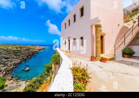 Chrysoskalitissa Kloster ist ein orthodoxe Kloster aus dem 17. Jahrhundert an der Südwestküste der Insel Kreta mit Blick auf das libysche Meer. Stockfoto