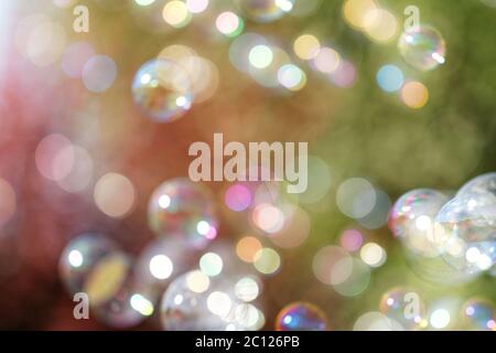 Die Regenbogen-Bläschen aus der Blase-Gebläse Stockfoto