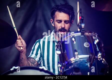 Aarhus, Dänemark. Juli 2019. Die amerikanische Rockband Band of Horses gibt ein Live-Konzert im Musikhuset in Aarhus. Hier ist Drummer Creighton Barrett live auf der Bühne zu sehen. (Foto: Gonzales Photo - Morten Kjaear). Stockfoto