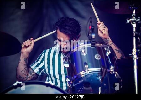 Aarhus, Dänemark. Juli 2019. Die amerikanische Rockband Band of Horses gibt ein Live-Konzert im Musikhuset in Aarhus. Hier ist Drummer Creighton Barrett live auf der Bühne zu sehen. (Foto: Gonzales Photo - Morten Kjaear). Stockfoto