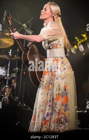 Aarhus, Dänemark. September 2019. Die dänische Sängerin, Songwriterin und Musikerin Tina Dickow spielt ein Live-Konzert im Musikhuset in Aarhus. (Foto: Gonzales Photo - Morten Kjaear). Stockfoto