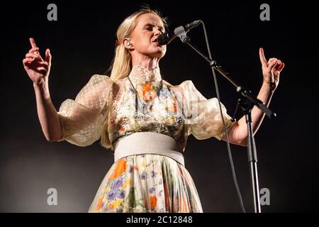 Aarhus, Dänemark. September 2019. Die dänische Sängerin, Songwriterin und Musikerin Tina Dickow spielt ein Live-Konzert im Musikhuset in Aarhus. (Foto: Gonzales Photo - Morten Kjaear). Stockfoto