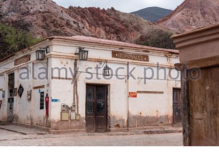 Argentinien - Purmamarca, Jujuy - September 2019: Ein Markt im Dorf Purmamarca Stockfoto