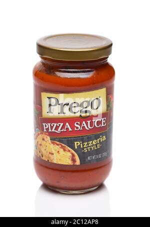 IRVINE, KALIFORNIEN - 25. MAI 2020: Ein Glas Prego Pizza Sauce, Pizzeria Style. Stockfoto