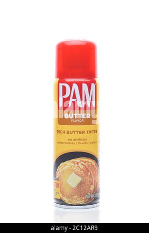 IRVINE, KALIFORNIEN - 8. APRIL 2020: Eine Dose Pam Butter Aroma Kochspray. Stockfoto