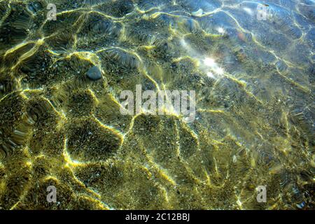 Glänzende blaue Wasser plätschern Hintergrund Stockfoto