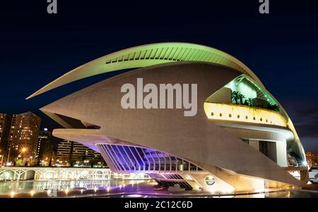 Futuristisches El Palau de les Arts Reina Sofia, Oper und Kulturzentrum, Valencia, Spanien. Stockfoto