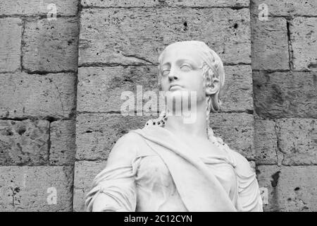 Statue Frieden, die Spitze des Kopfes, am Haupteingang des Gatchina Palace. Russland. Stockfoto